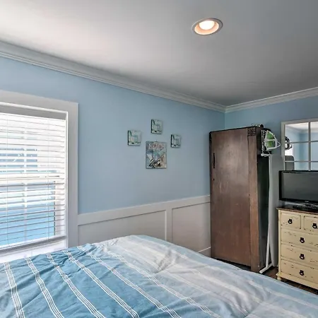 Galveston Cottage With Deck Walk To Beach!